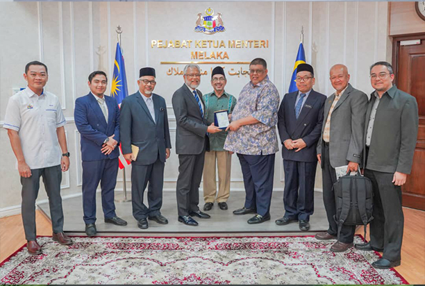 Courtesy Visit to Chief Minister of Melaka office, YAB Datuk Seri Utama Abdul Rauf bin Yusoh for D-8 CEFC MyMasjid (SDG) in Melaka