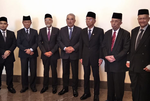 Courtesy visit for D-8 CEFC Program with Tun Seri Setia Dr. Haji Mohd Ali Mohd Rustam at Tuan Yang Terutama Office in Melaka